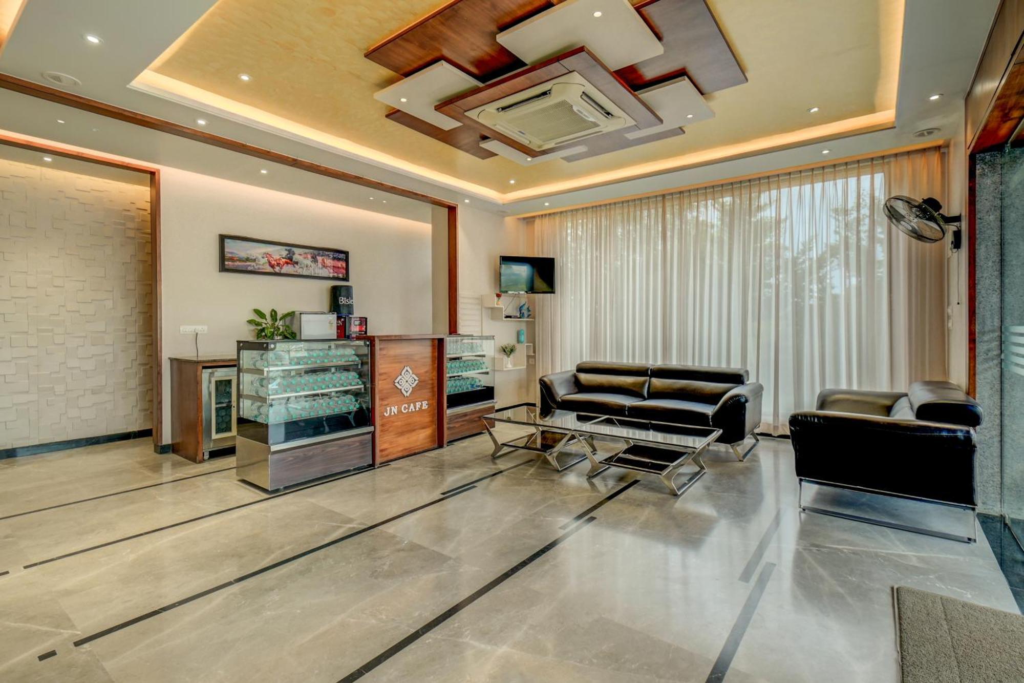 Hotel J N Stay Mysore - 12 Minutes To Mysore Palace Eksteriør bilde